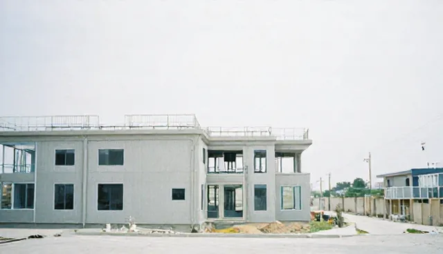 如何建设网站:自建与外包的对比与选择